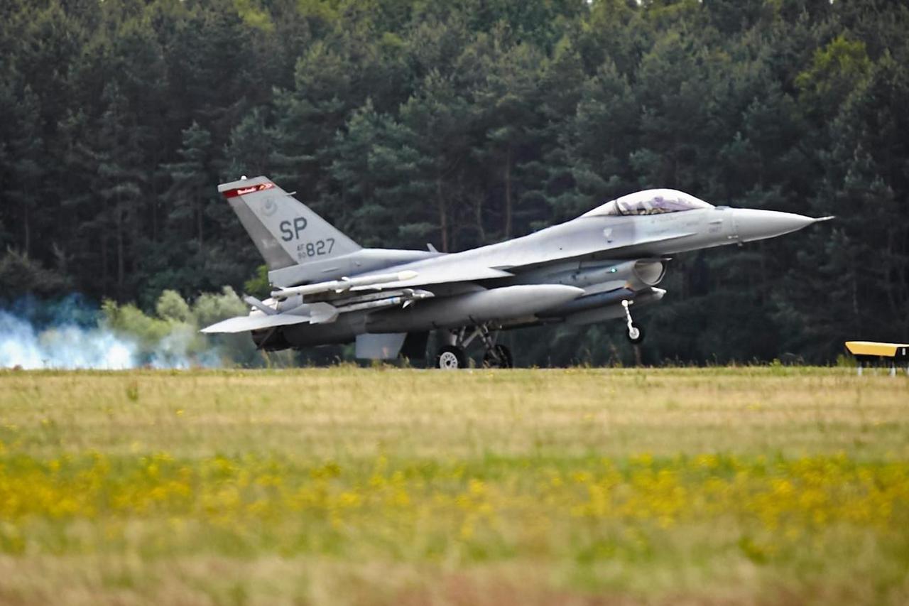 F-16