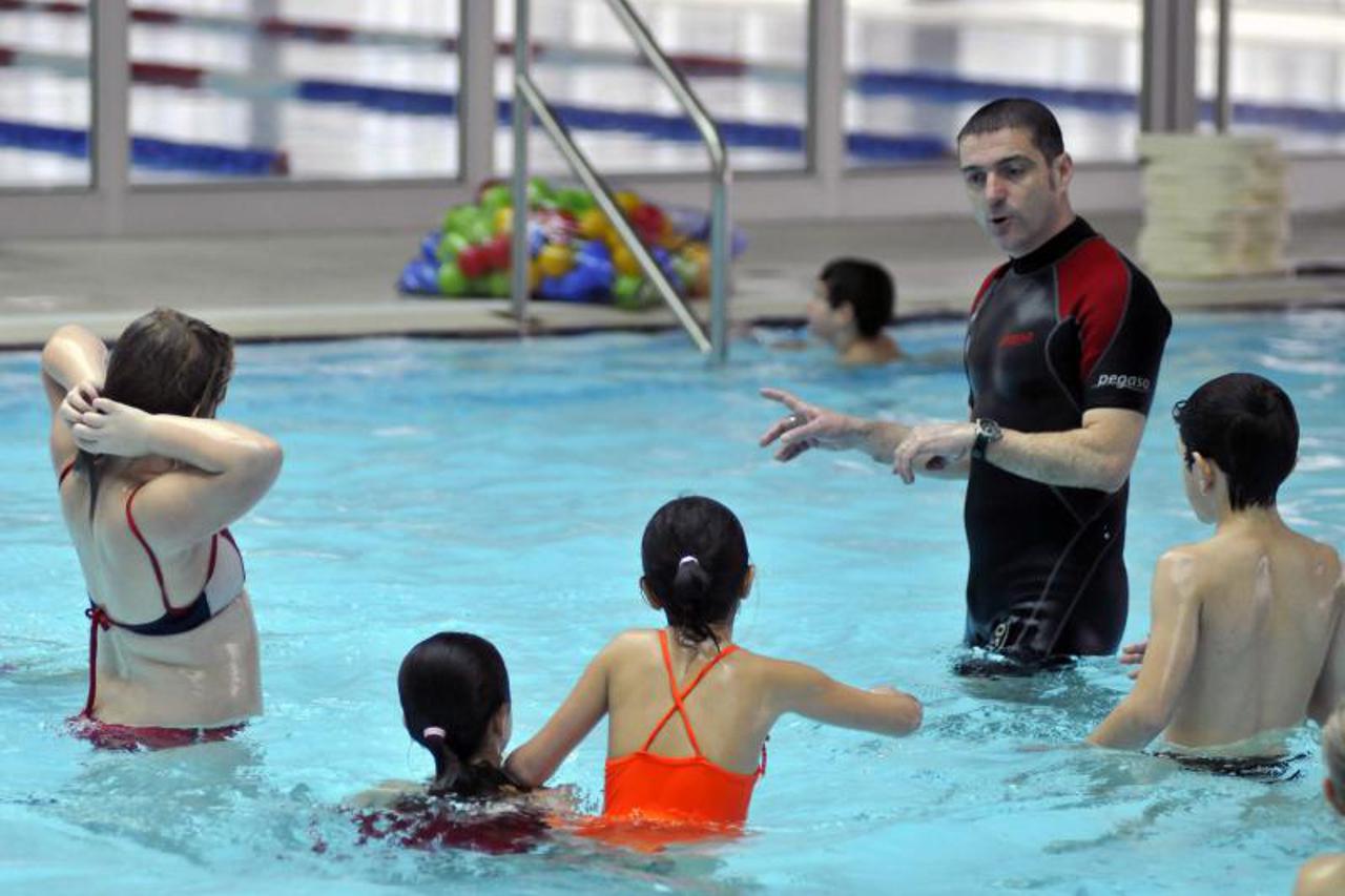 ''naučimo plivati'', djeca , bazen, vinkovci portal (1)