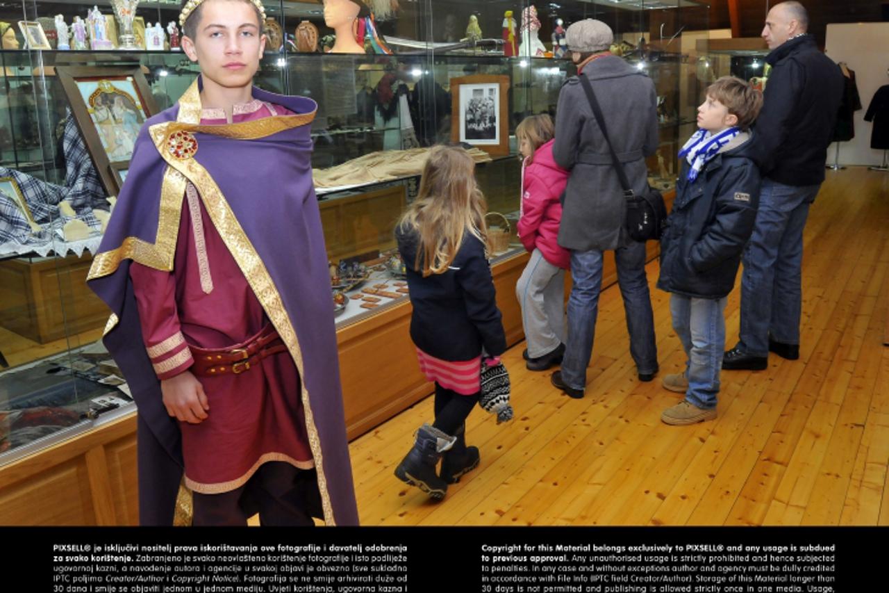 '25.01.2013., Vinkovci - Gradski muzej Vinkovci i ove se godine prikljucio Noci muzeja. Velik broj gradjana posjetio je muzej. Photo: Goran Ferbezar/Pixsell'
