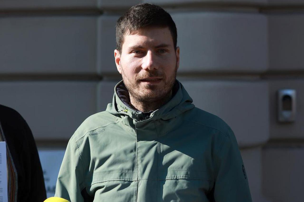 Zagreb: Pernar podnio 4 kaznene prijave zbog posvajanja djece iz Konga