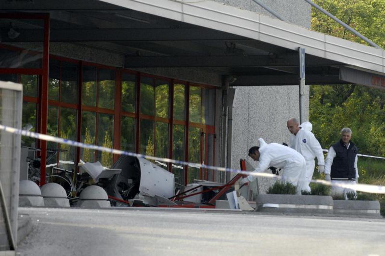 bankomat, eksploziv, kostrena (1)