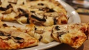 Austrian pizzeria charges 11 euros for shared pizza plates