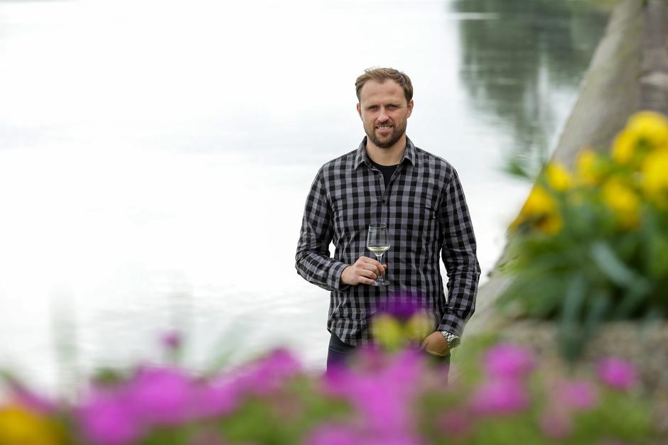 Šarengrad: Vinski podrum bivšeg nogometaša Darija Krešića