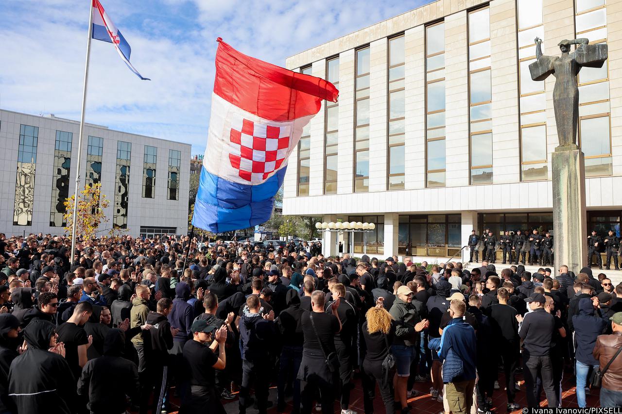 Split: Prosvjednici došli pred zgradu suda