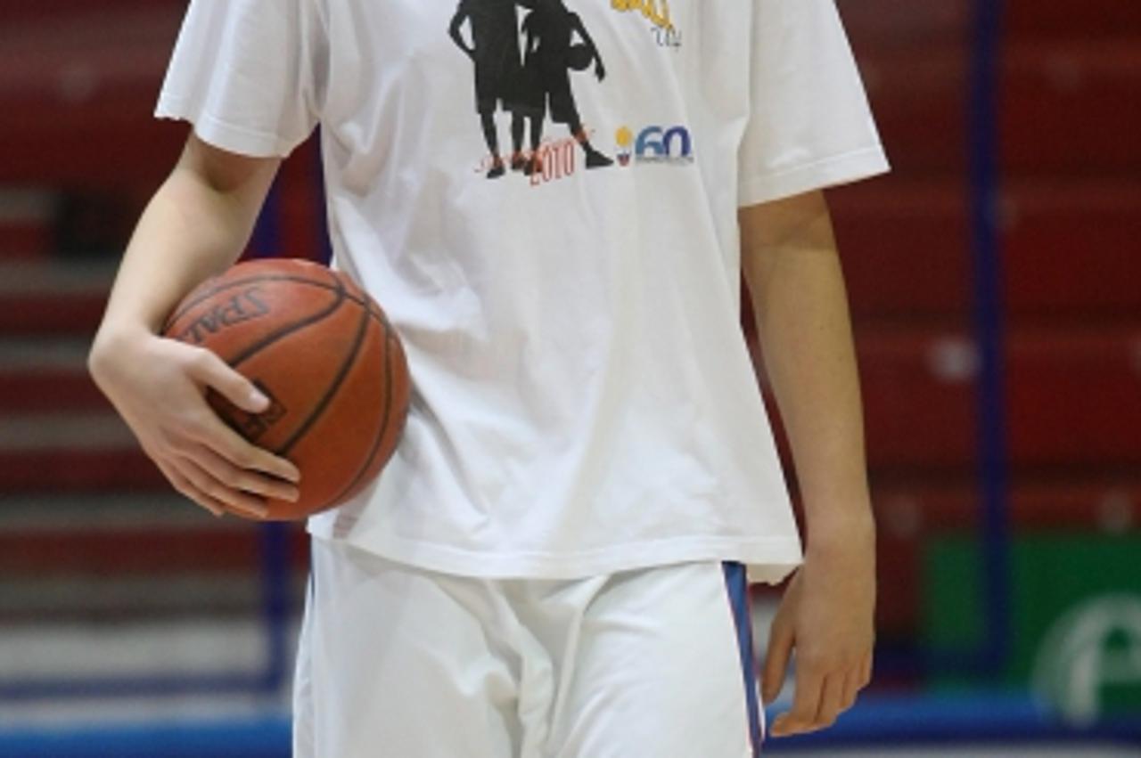 \'20.01.2011., Zagreb -   Marko Arapovic sin Franje Arapovica sa 14 i pol godina postao je najmladji prvotimac Cibone u povijesti. Photo: Jurica Galoic/PIXSELL\'