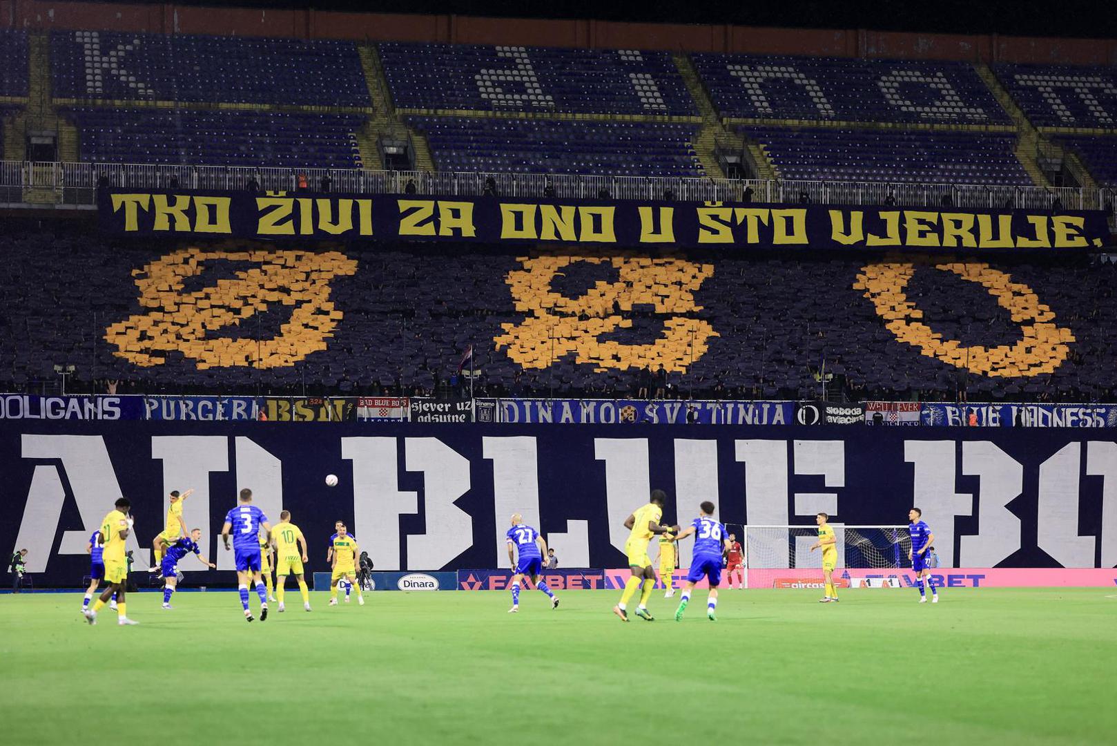 Uoči dvoboja 4. kola SuperSport HNL-a između Dinama i Istre 1961 na Maksimiru, Bad Blue Boysi su na sjevernoj tribini podigli su impresivnu koreografiju sa zanimljivom porukom.