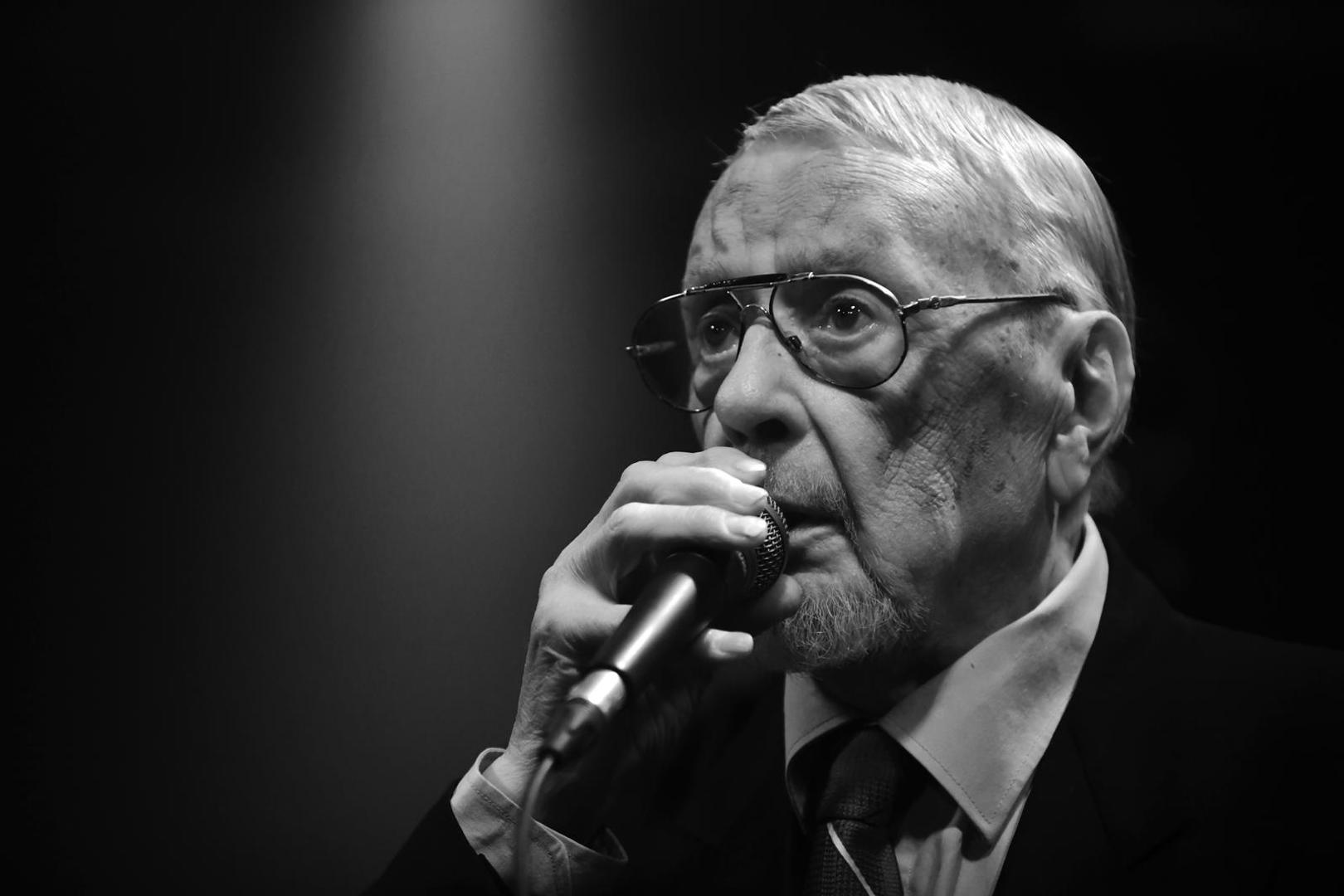 Izvrstan instrumentalist, svirao je u ansamblima s poznatim svjetskim džezistima, ističe mrežno izdanje Hrvatske enciklopedije LZ Miroslav Krleža. U mladosti je djelovao u inozemstvu, stoji u tekstu Enciklopedije, a nakon povratka u Hrvatsku afirmirao se kao osebujan pjevač zabavne glazbe duboka, snažna i kultivirana glasa, s inozemnim i domaćim repertoarom, kadšto šaljivo-groteskna karaktera, poput pjesme "Moja kobila Suzi", osobito njegujući lokalni zagrebački "štih", a bavio se i skladanjem zabavnih melodija.