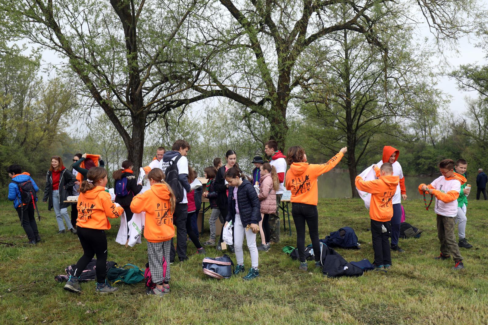 Velika Gorica: Akcija čišćenja  Večernjeg lista Rezolucija Zemlja 