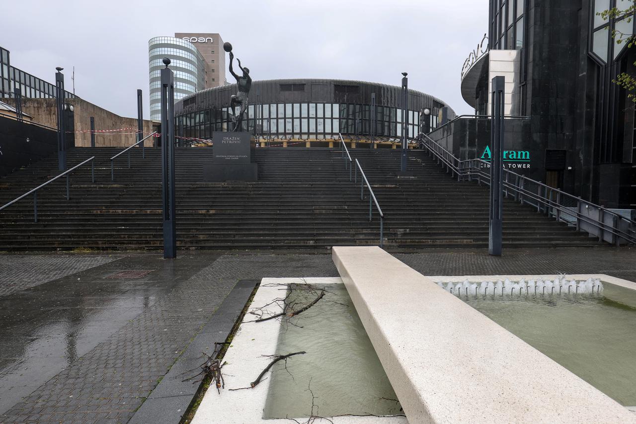 Zagreb: Usljed  jakog nevremena oštećen i Dom Dražena Petrovića