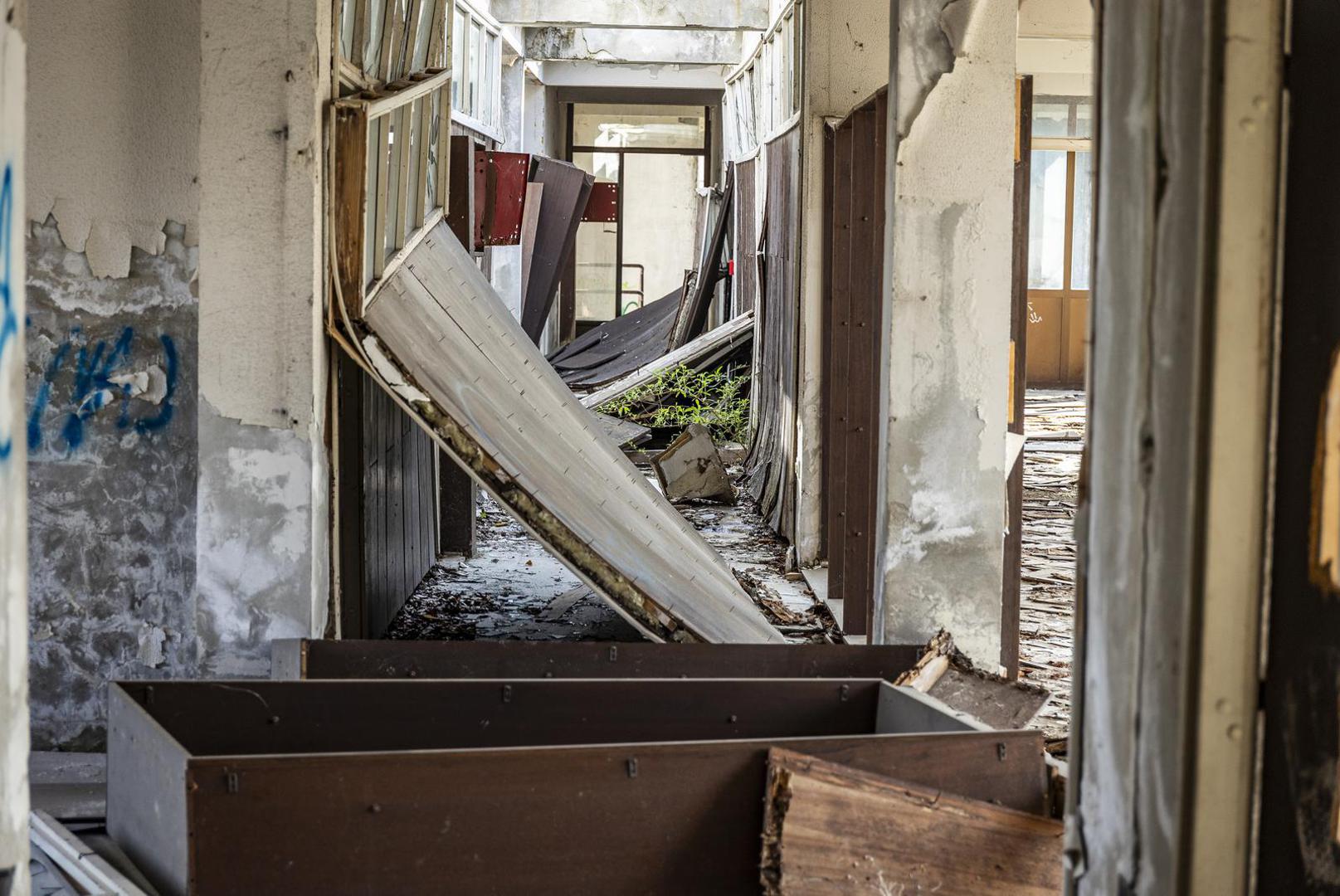 Tako od 1999. Mimoza ostaje prazna i napuštena, prepuštena propadanju