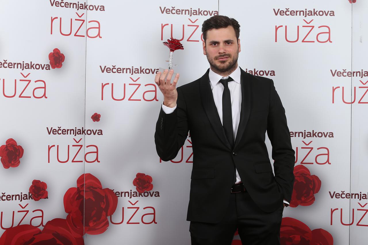 18.03.2016., HNK, Zagreb - Svecana dodjela Vecernjakove ruze, nagrade najzasluznijim televizijskim, radijskim i glazbenim licima i emisijama u 2015. Glazbenici godine su 2Cellos, a nagradu je preuzeo Stjepan Hauser.  