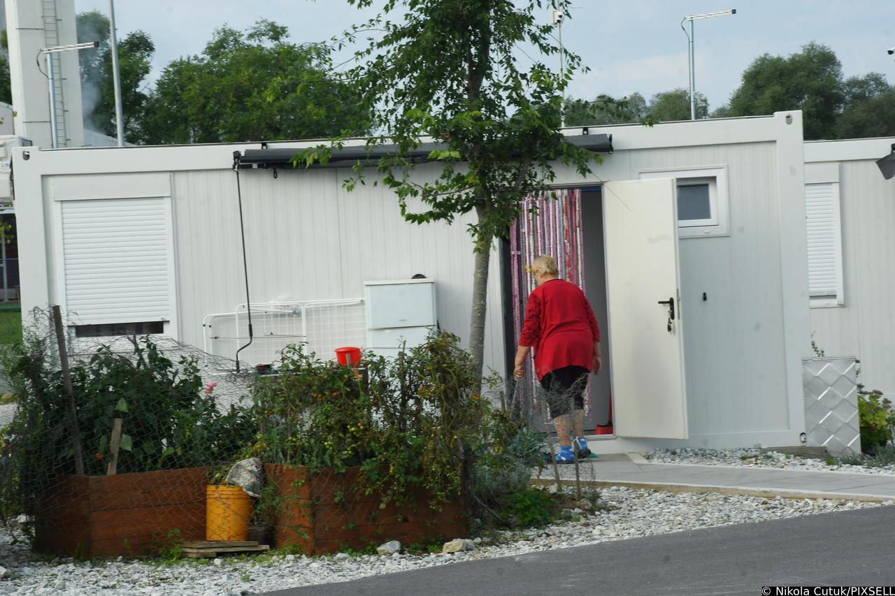 Život u kontejnerskim naseljima u Petrinji i Glini