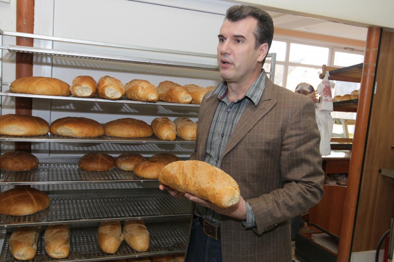 '28.12.2010., Koprivnica - Nok Kajzani, vlasnik pekare Benny. Photo: Marijan Susenj'