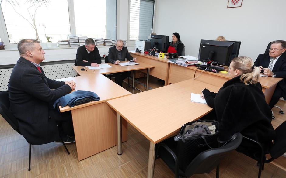 Karlovac: Počelo suđenje bivšem načelniku Lasinje Željku Prigorcu za silovanje mještanke