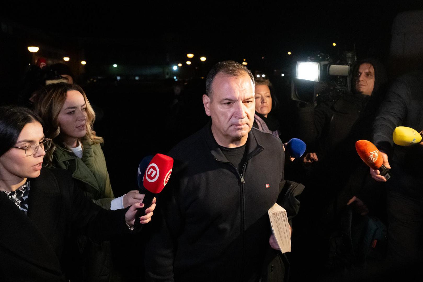 Nakon razrješenja s dužnosti ministra zdravstva, Beroš je od Vlade zatražio pravo na '6+6' povlasticu, kojom će sljedećih šest mjeseci primati punu plaću, a zatim pola plaće još šest mjeseci.