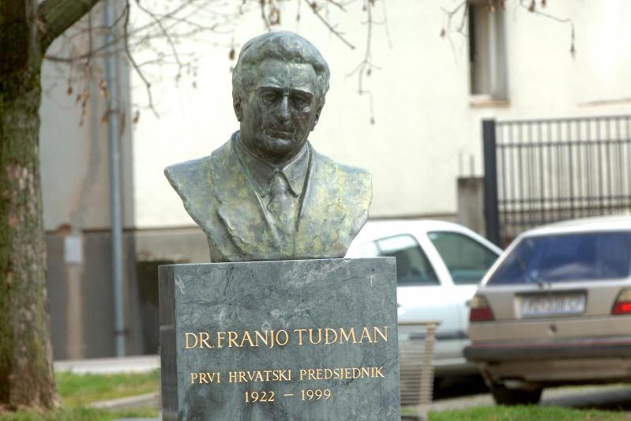 tuđmanov spomenik (1)