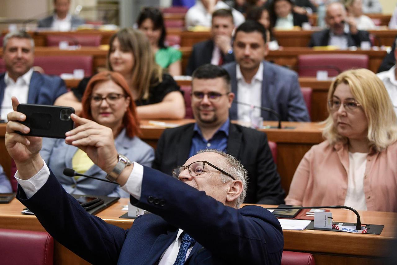 Zagreb: Treći dan izvanredne sjednice Sabora