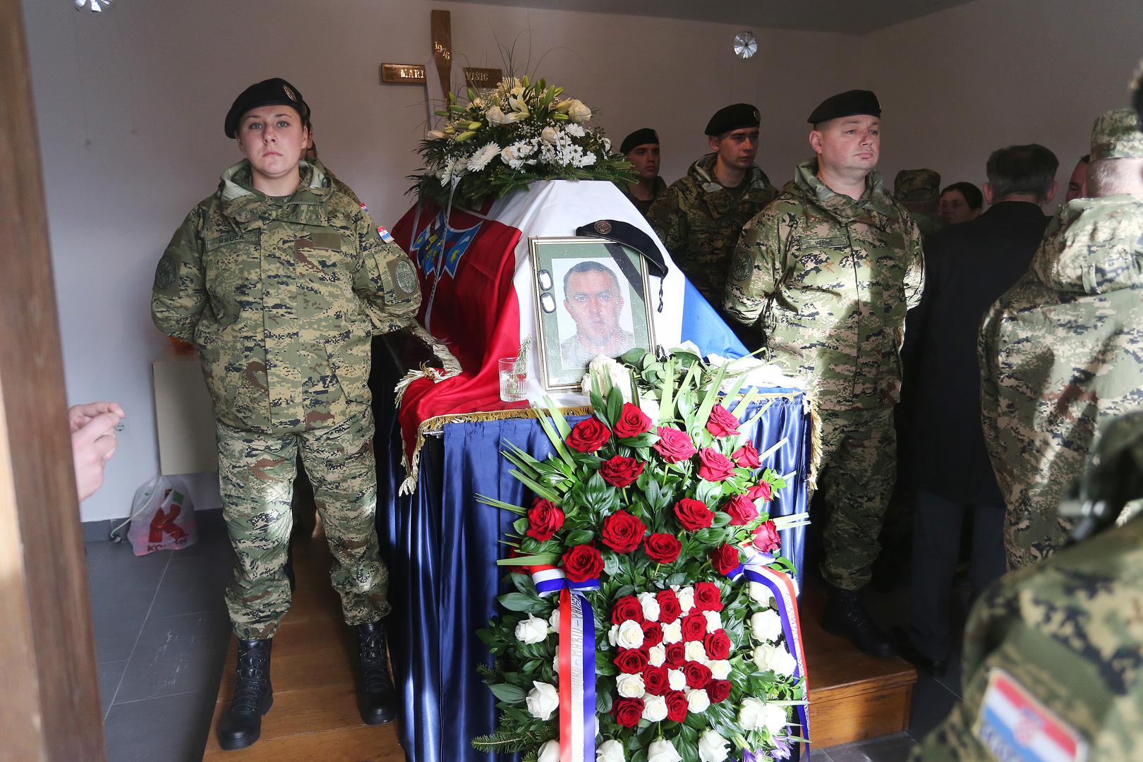 Pavišić je 12. prosinca preminuo u vojarni Rukla u Litvi gdje se nalazio kao pripadnik 1. Hrvatskog kontingenta u okviru aktivnosti ojačane prisutnosti NATO-a.