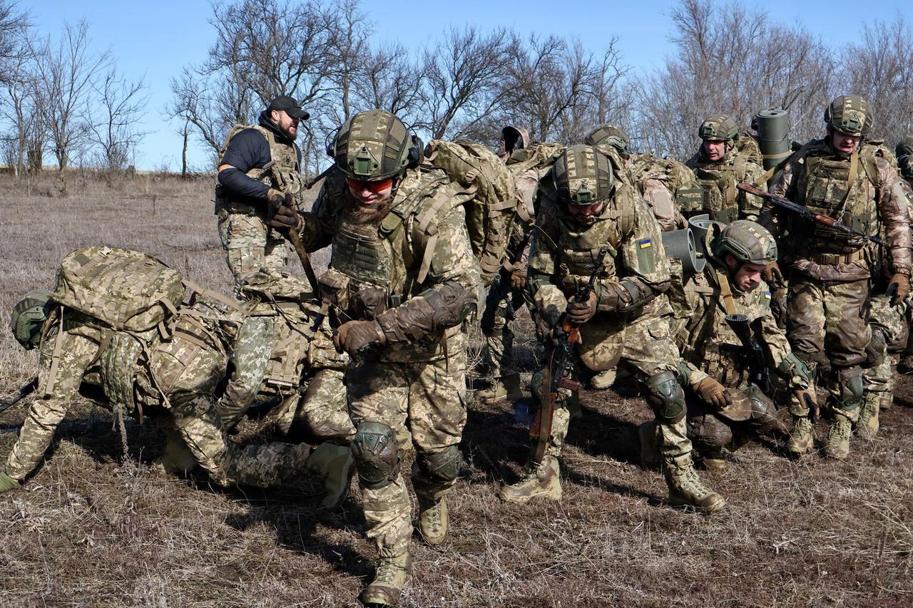 Ukrainian service members attend a military training near a frontline in Zaporizhzhia region
