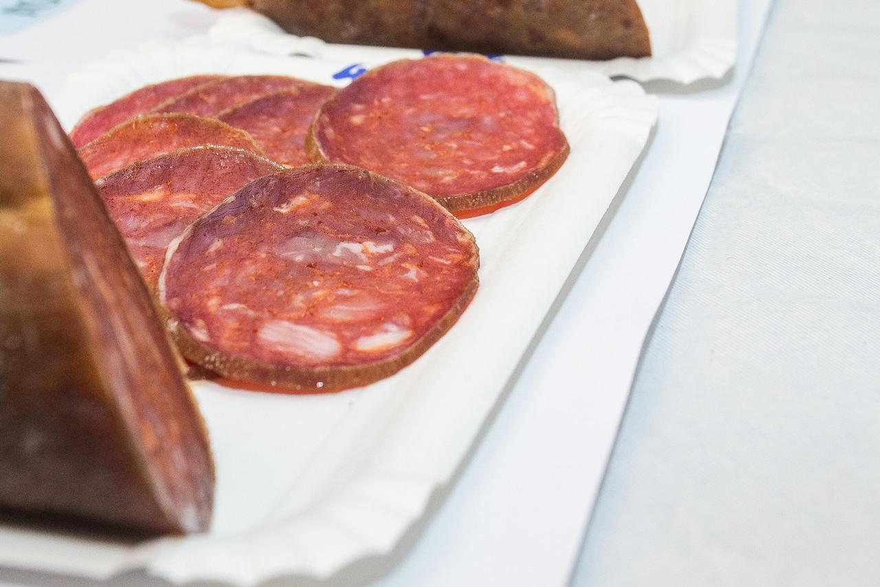 Donjogradska kobasijada - najstarije natjecanje u ocjenjivanju domaće slavonske kobasice u Hrvatskoj