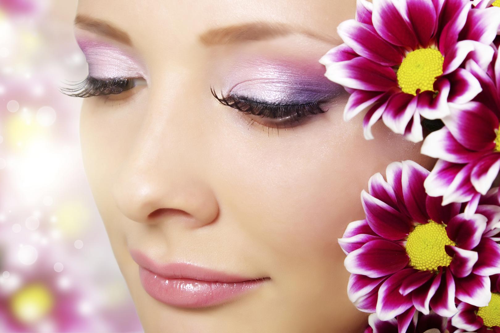 Nanesite puder na lice i koristite fiksator za šminku koji možete jednostavno pošpricati preko lica kada ste gotovi sa šminkanjem. 