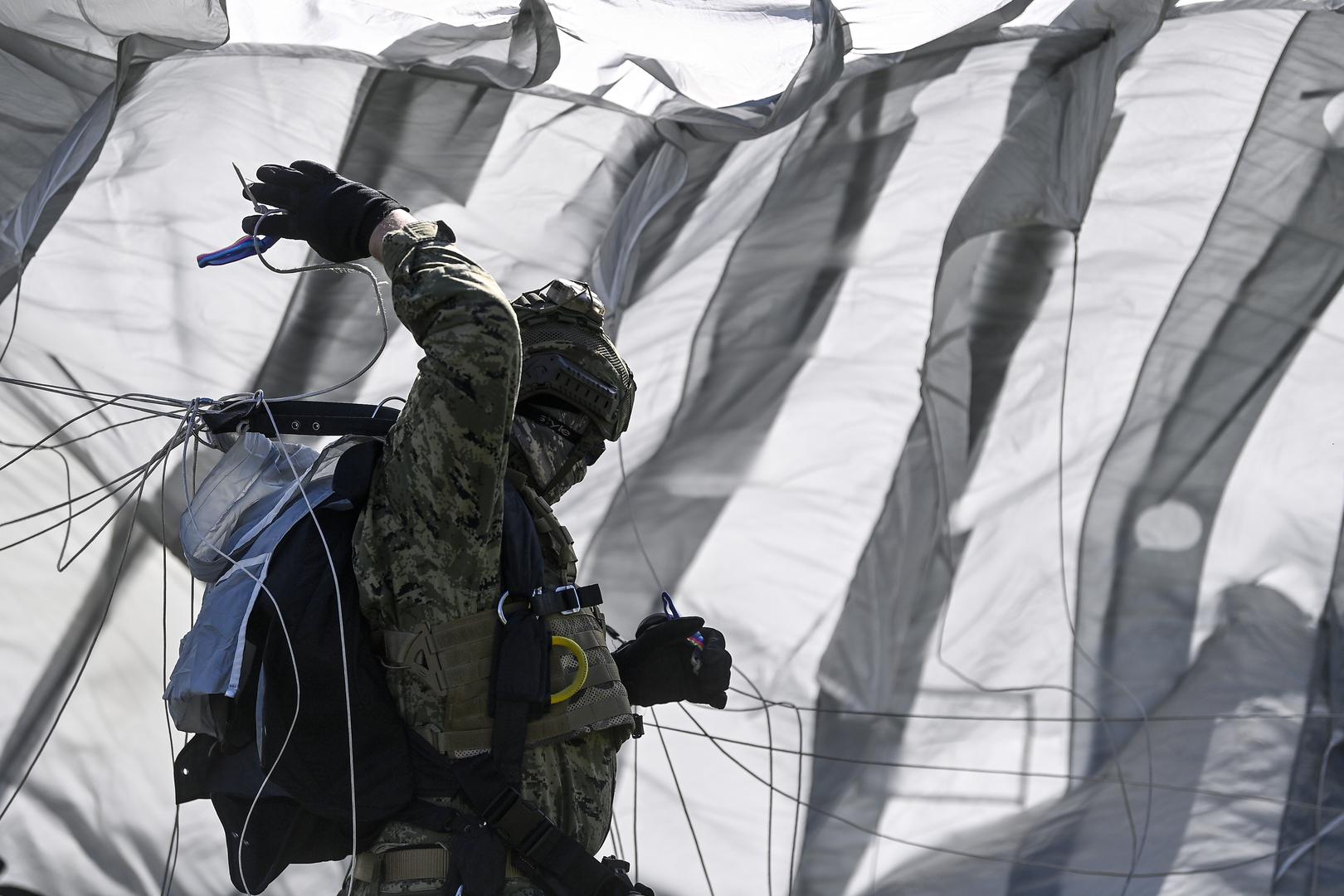 U kontekstu hrvatske povijesti i Domovinskog rata, naglasio je važnost ulaganja i opremanja Hrvatske vojske, u naoružanje koje hrvatski branitelji, istaknuo je, nije imalo. 