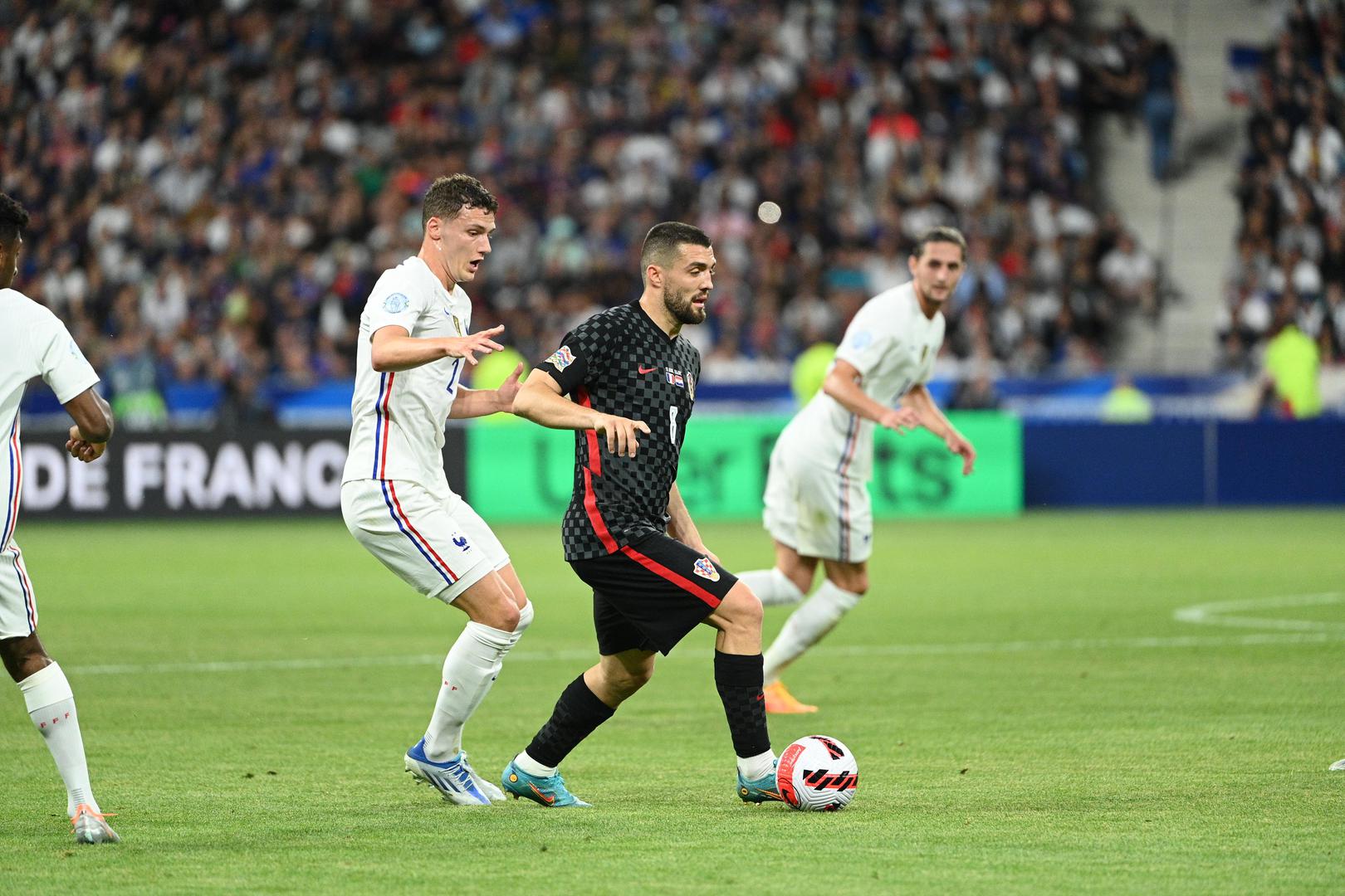 Hrvatska nogometna reprezentacija dosad je jednom u povijesti pobijedila Francusku u 10 odigranih međusobnih dvoboja. Bilo je to 13. lipnja 2022. u susretu prošlosezonske Lige nacija kada smo u Parizu slavili s 1:0.