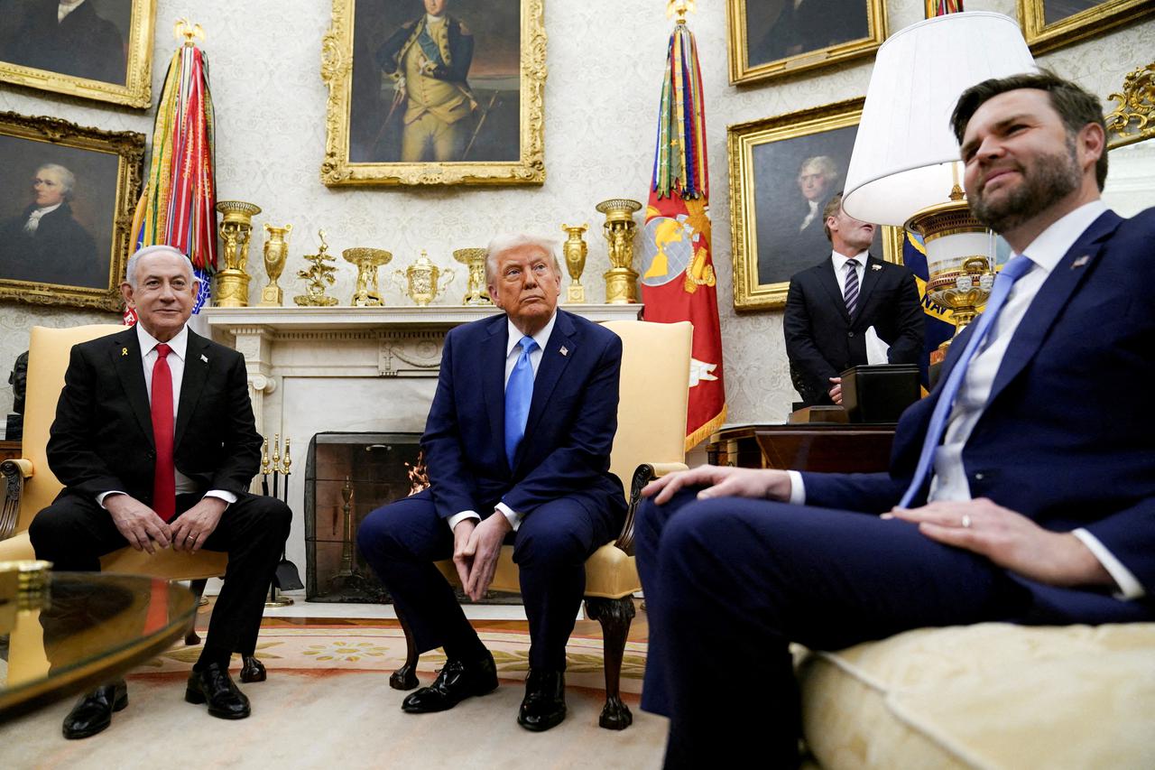 FILE PHOTO: FILE PHOTO: U.S. President Trump meets Israeli PM Netanyahu in Washington