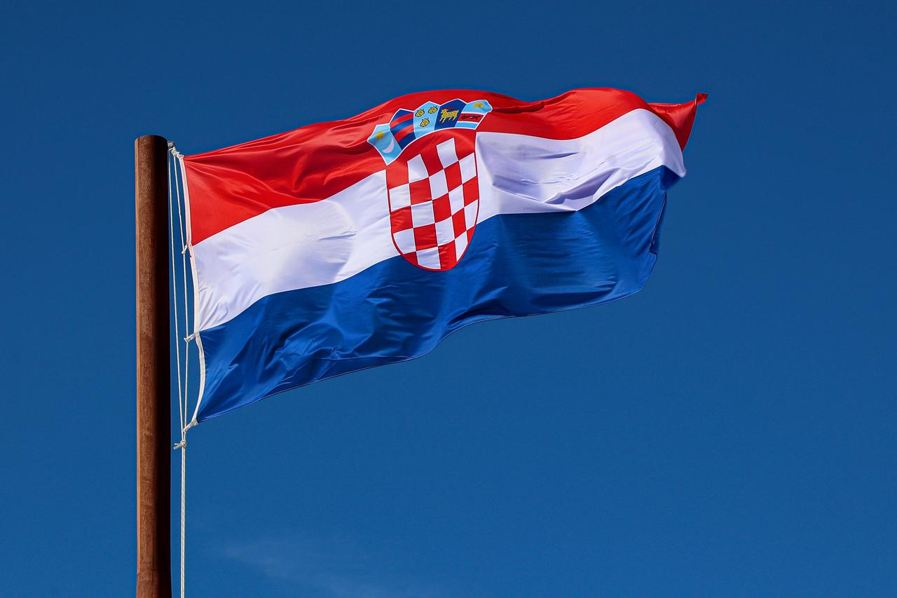 Omiš: U susret Danu državnosti 30. svibnja viori se  Hrvatska zastava