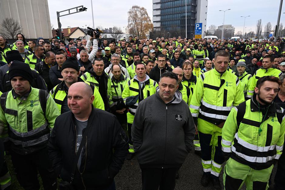 Zagreb: Prosvjed radnika Čistoće koji su nezadovoljni svojim primanjima