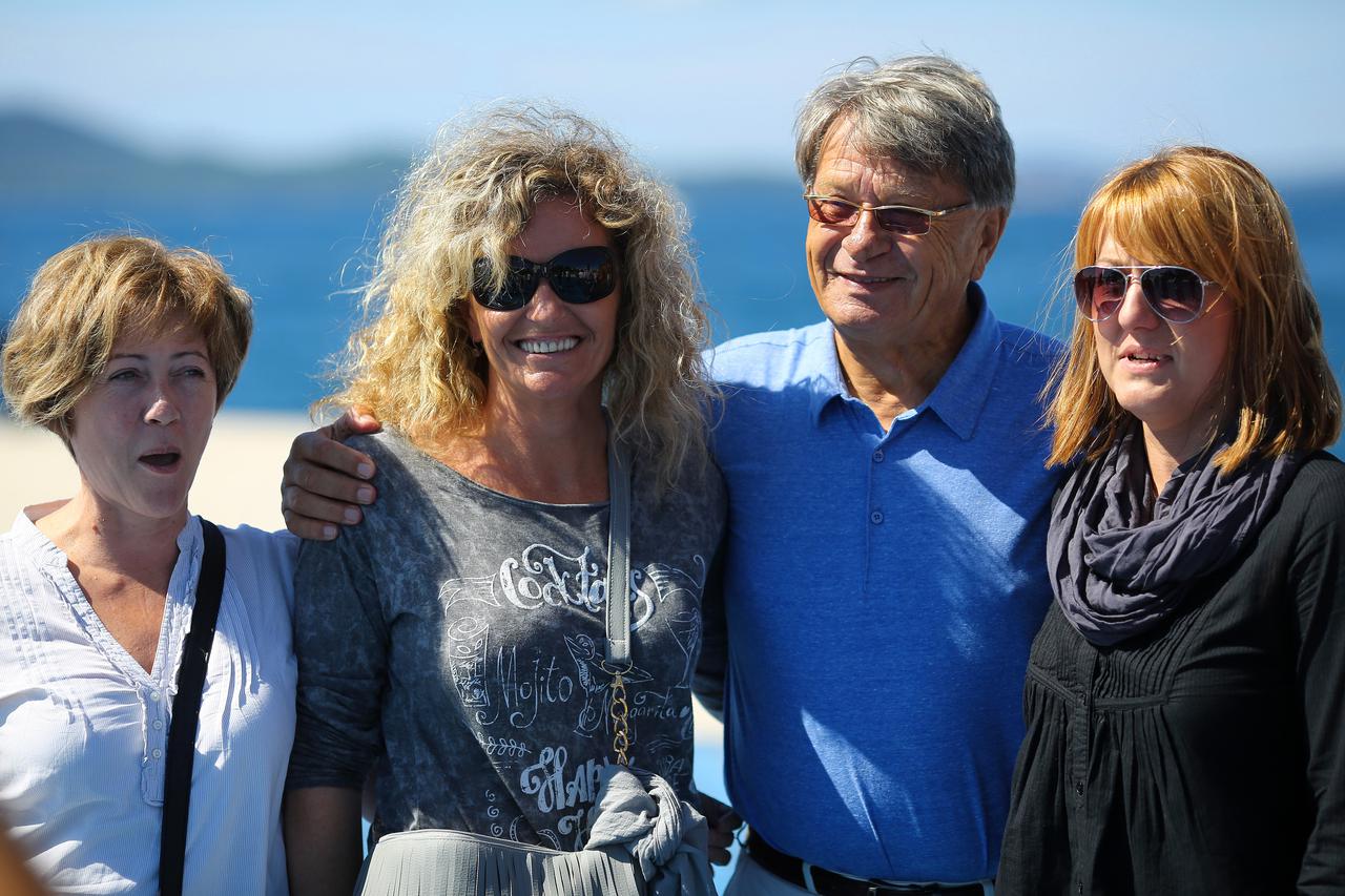 16.09.2014., Zadar - Miroslav Ciro Blazevic, trener NK Zadar, u setnji gradom svratio je do Pozdrava Suncu i rado se fotografirao s prolaznicima.  Photo: Filip Brala/PIXSELL