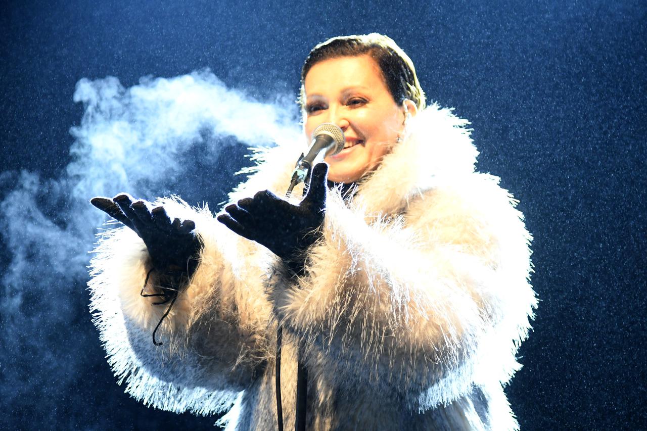 Nina Badrić oduševila okupljene posjetitelje koprivničkog Adventa
