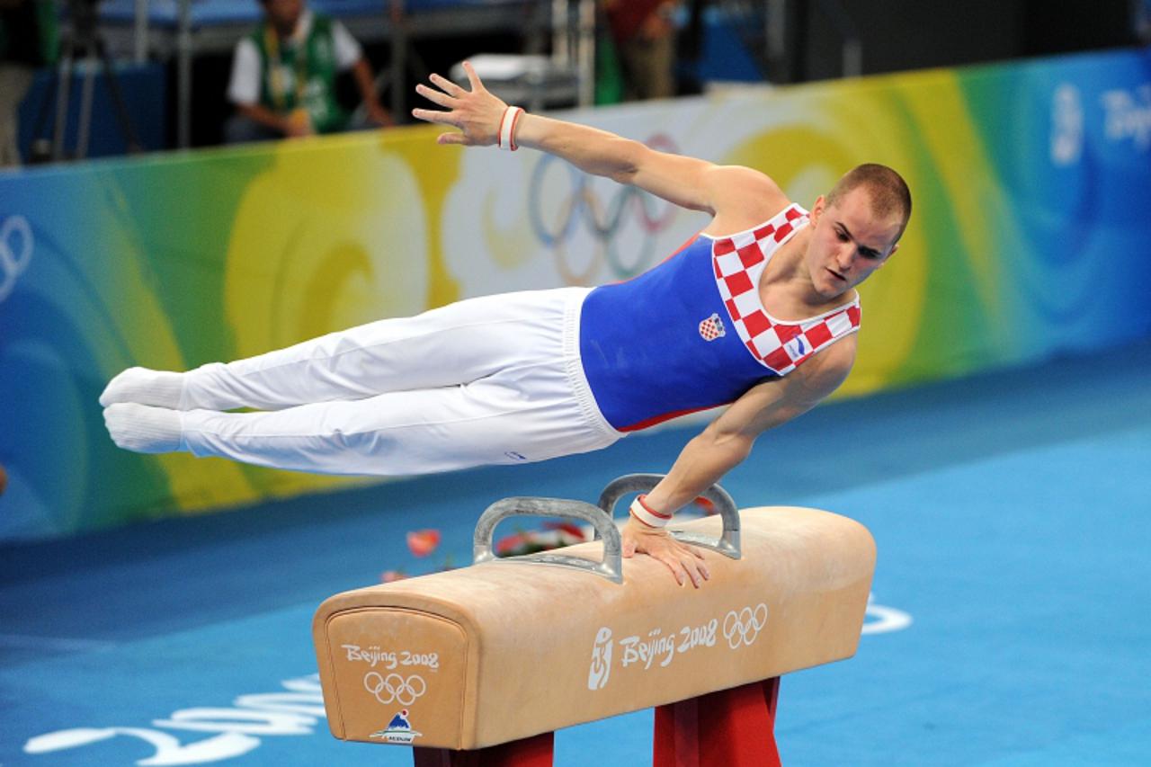 \'sport...peking...17.08.2008.  peking, beijing 2008, olimpijske igre, olimpijada,gimnastika, filip ude, osvojio srebrnu medalju na konju sa hvataljkama, srebro,  utrka 100m, muski, finale,  foto: Gor