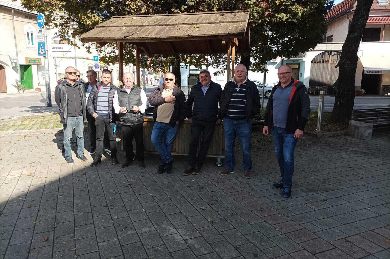 Gradonačelnik Ogulina Dalibor Domitrović s prijateljima