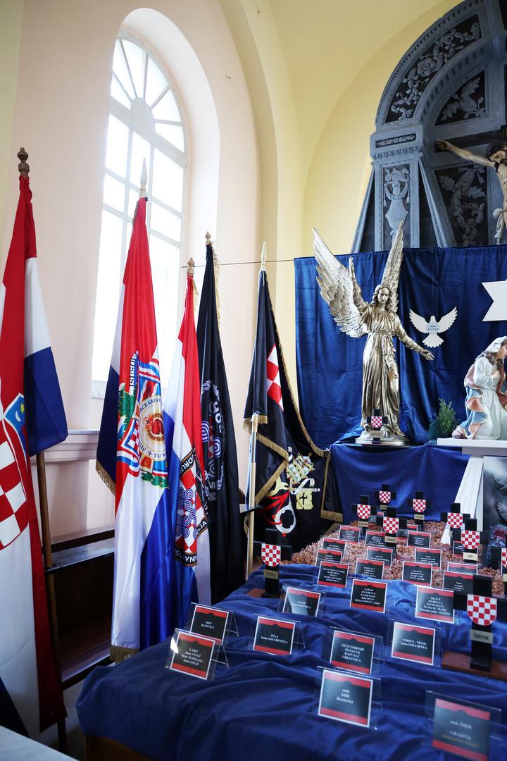 Nakon prošlogodišnjih i onih od prije dvije godine, koje su odstupale od tradicionalnog prikaza, ni ovogodišnje nisu prošle nezapaženo.

