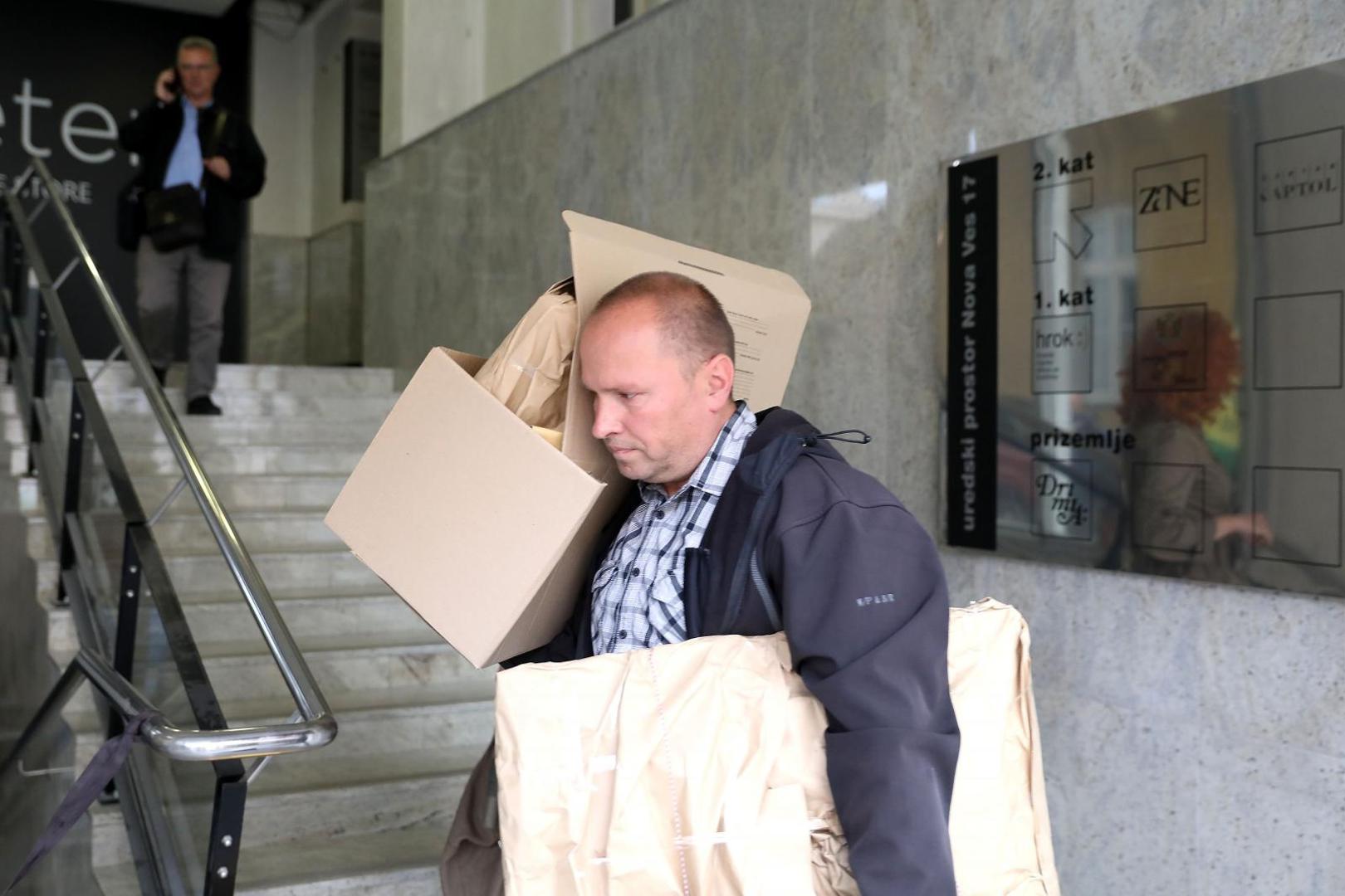 20.05.2020., Zagreb - Ana Karamarko izlazi u pratnji policije iz prostorija tvrtke Drimia. U ranim jutarnjim satima istrazitelji PNUSKOK-a su poceli pretrazivati poslovne prostore tvrtke Drimia Ane Karamarko, supruge bivseg potpredsjednika Vlade i bivseg celnika HDZ-a Tomislava Karamarka. Photo: Patrik Macek/PIXSELL