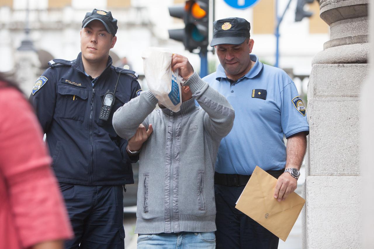 15.05.2015., Rijeka - Privodenje osumljicenih kamatara zbog iznudjivanja novca istraznom sudcu.