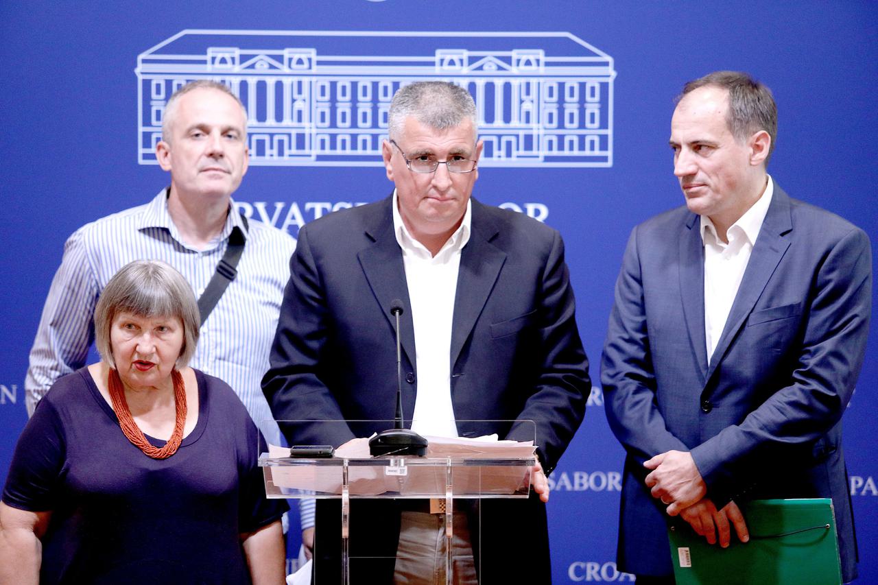 Miro Bulj na konferenciji za medije