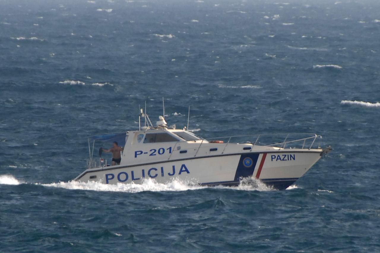 policija