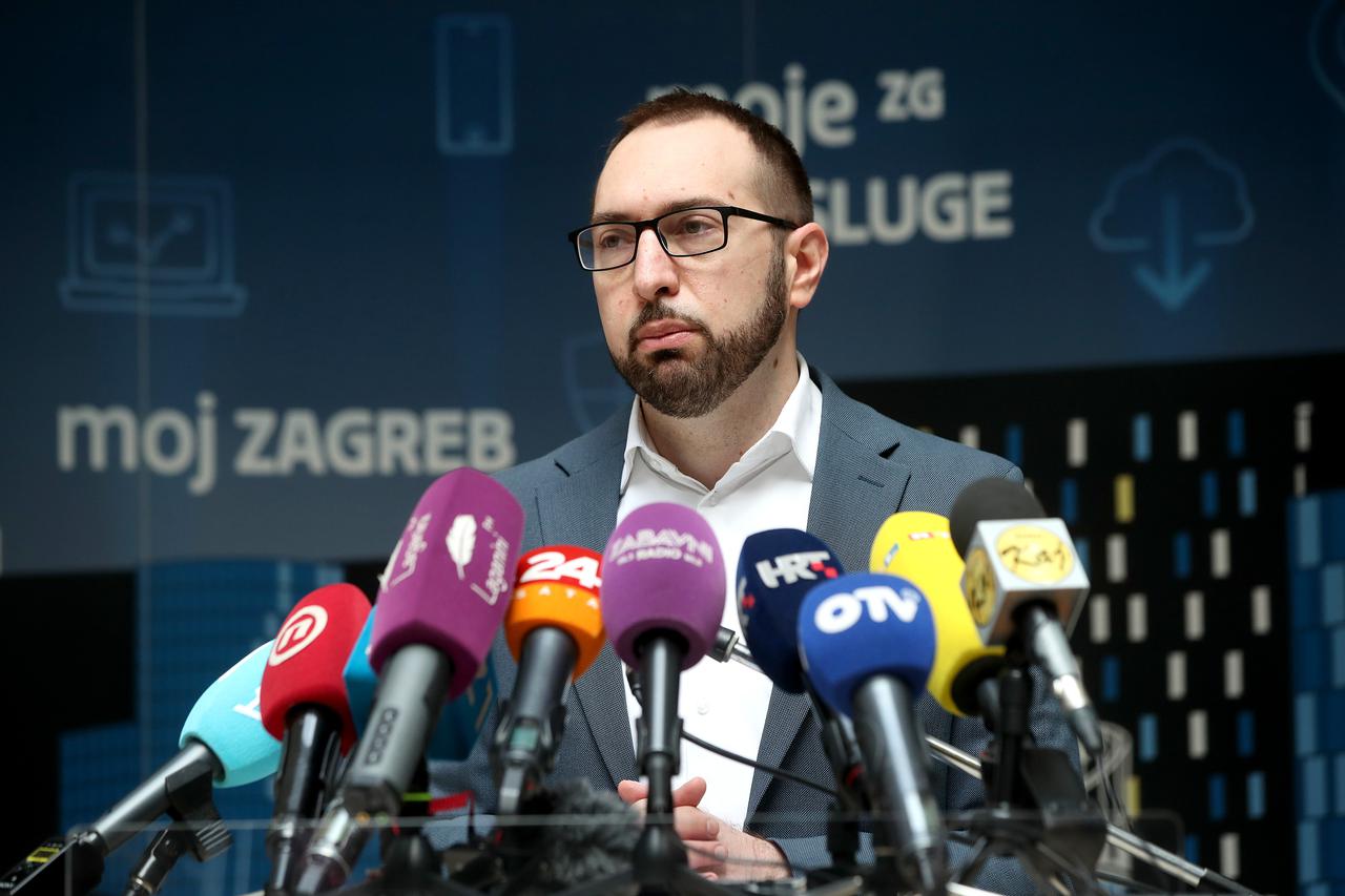 Zagreb: Tomislav Tomašević sa suradnicima održao redovnu konferenciju za medije