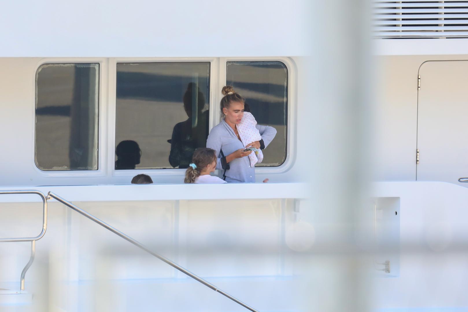 Početkom lipnja sestre Ecclestone stigle su na odmor u Hrvatsku. Kćeri Bernieja i Slavice Ecclestone na ljetovanje su stigle s partnerima – Samom Palmerom, Petrinim zaručnikom, te Jayom Rutlandom, Tamarinim suprugom, kao i njihovom djecom. Prvi put s njima je na odmoru i Petrina najmlađa kći koja je na svijet došla u ožujku ove godine.