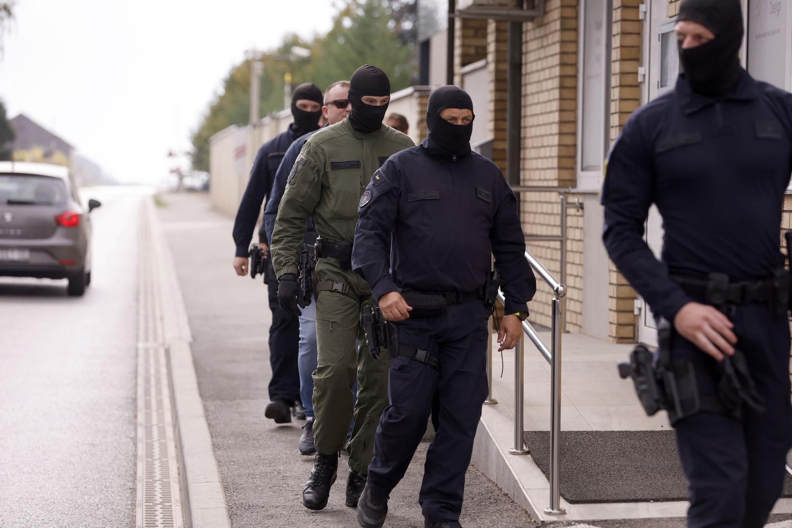 S vremenom su svoje djelovanje preusmjerili na legalne gospodarske tokove, nekretnine i trgovanje utjecajem, zbog čega su i danas u središtu čestih Uskokovih istraga i pravosudnih afera.

