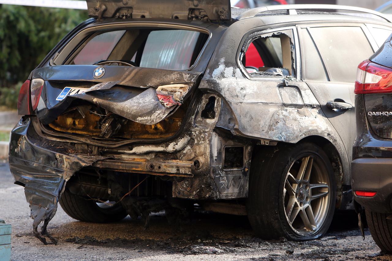 BMW izgorio na parkingu u Karlovcu