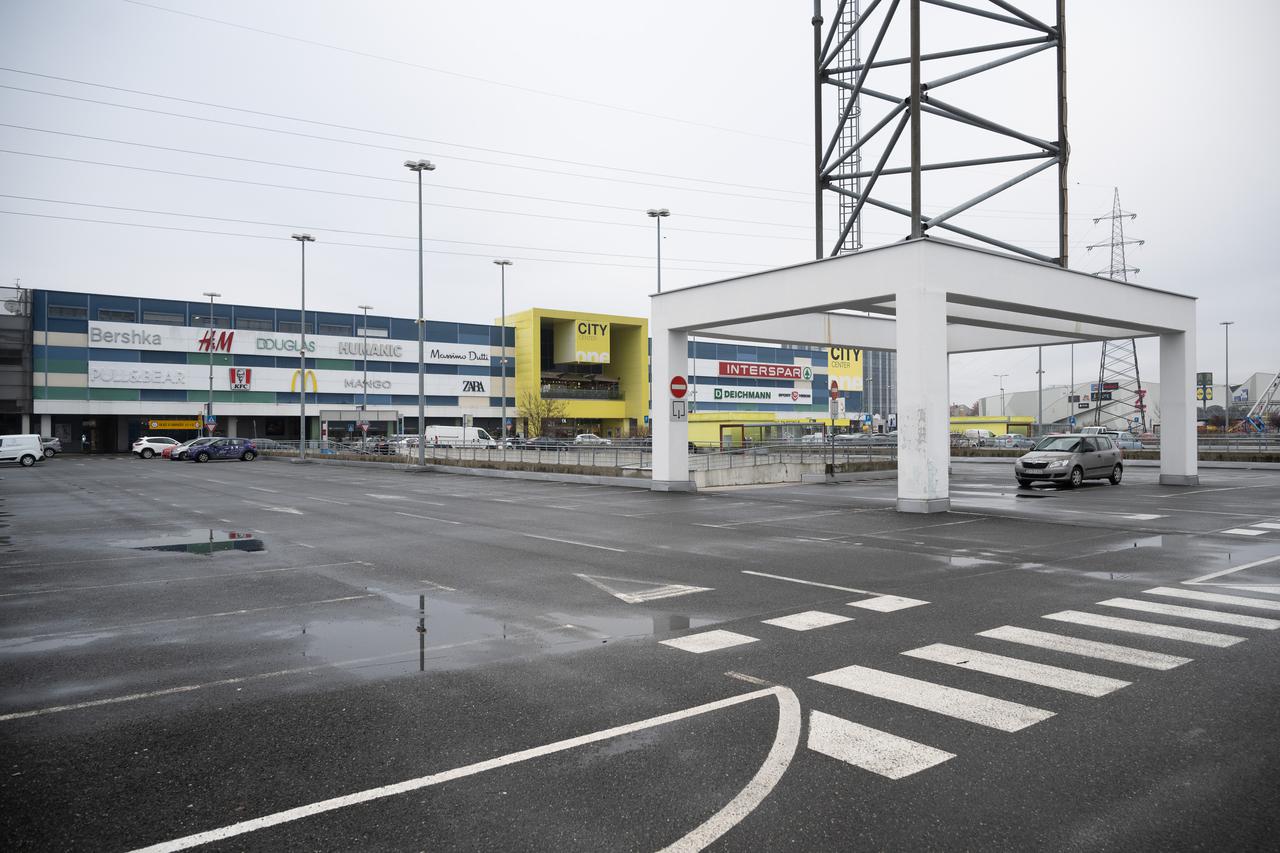 Zagreb: Parkirališta trgovačkih centara na dan bojkota trgovina 