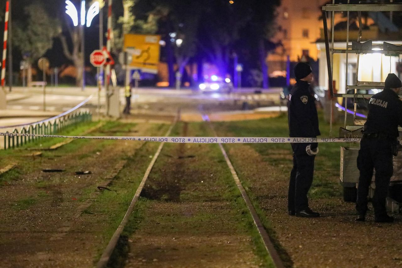 Pula: Vlak na rivi naletio na kombi pa ga gurao više stotina metara