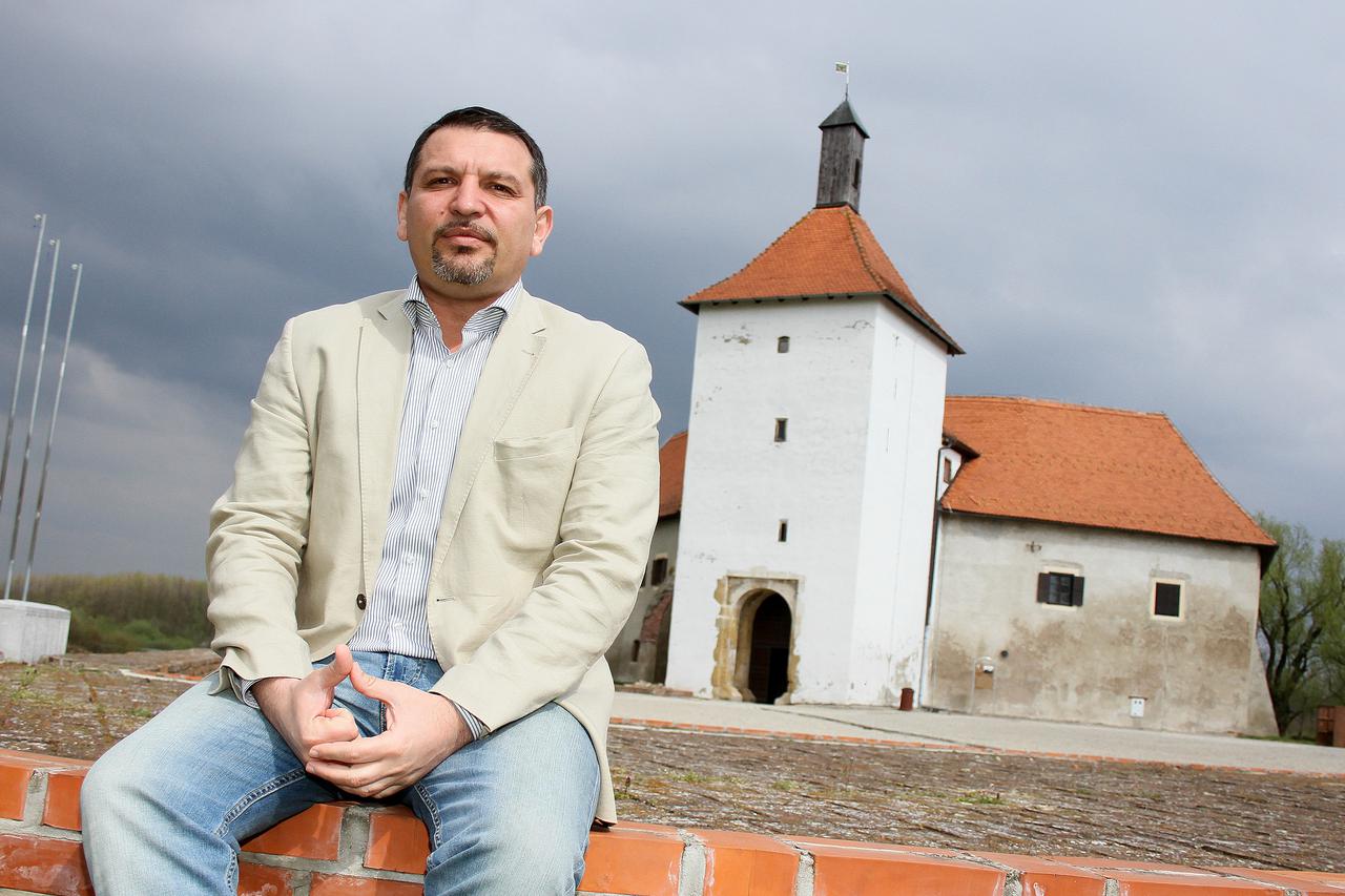 27.03.2014., Djurdjevac - Nezavisni kandidat Zeljko Lackovic je na izborima za gradonacelnika Djurdjevca uvjerljivo pobijedio protukandidate iz redova SDP-a, HDZ-a i drugih stranaka koje vec godinama kroje sudbinu grada. Photo: Marijan Susenj/PIXSELL