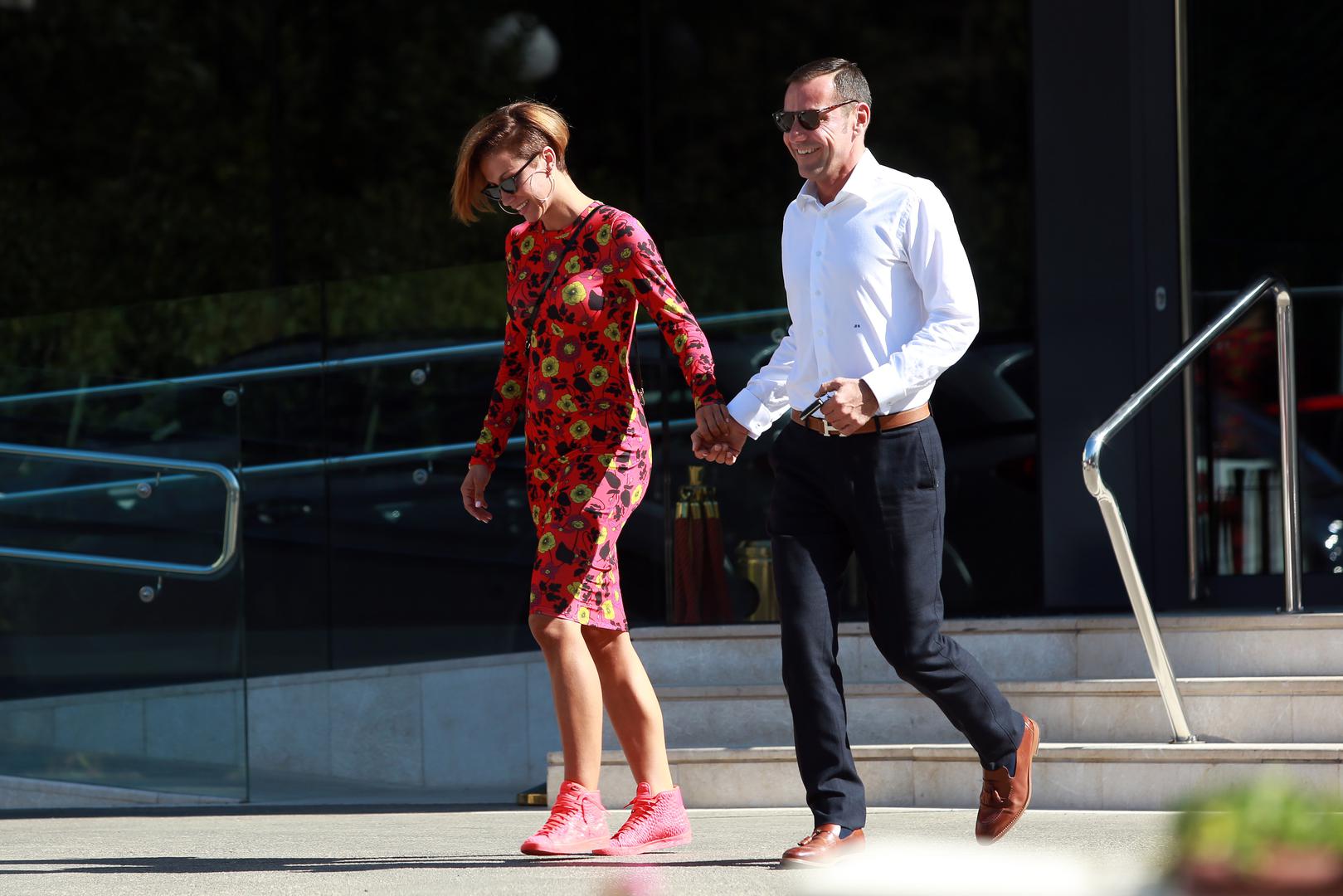 Snimljeni su početkom ovog tjedna dok su držeći se za ruke izlazili iz splitskog hotela Park u Splitu gdje je često piju kavu.