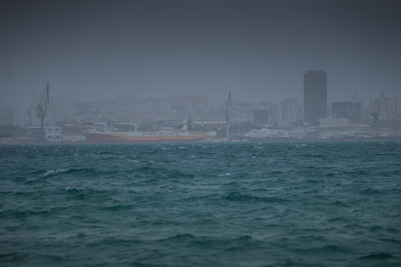 Saharski pijesak smanjio vidljivost u Kašteli