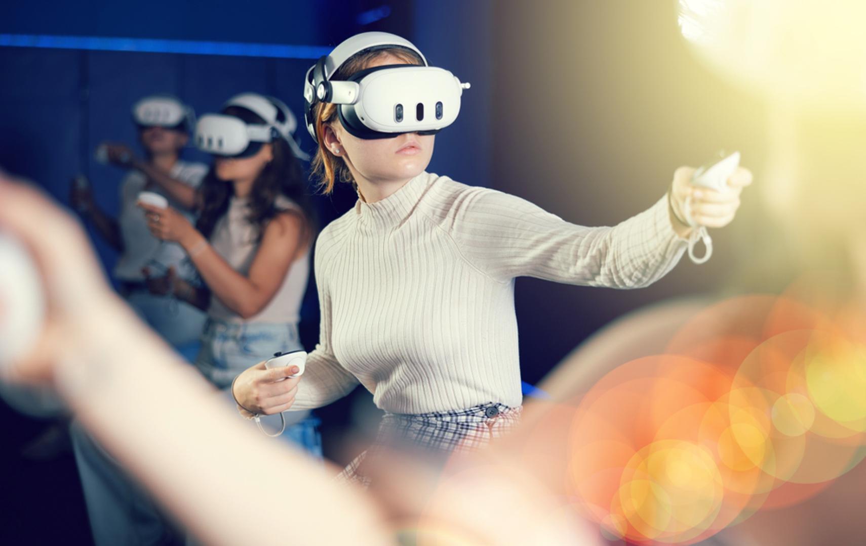 Koristite tehnologiju da pojača, a ne zamijeni vašu inteligenciju: Pravi smisao tehnologije nije da razmišlja umjesto nas, nego da nam pomogne jasnije izraziti vlastite misli. Primjerice, digitalne platforme mogu potaknuti sažetost, preciznost i duhovitost jer nas tjeraju da poruku oblikujemo što jasnije. Kada ih koristimo pametno, takvi alati ne otupljuju naš um, nego ga mogu dodatno izoštriti.