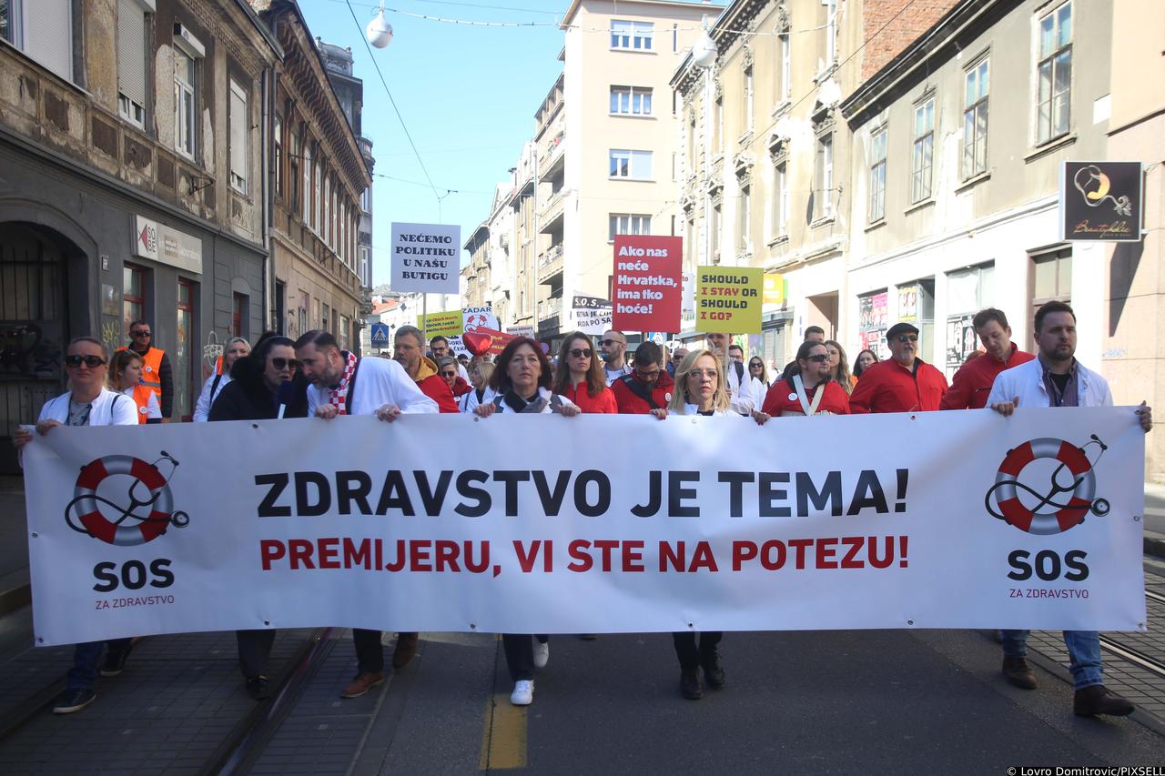 Zagreb: Prosvjed liječnika nezadovoljnih stanjem u hrvatskom zdravstvu pod sloganom 'S.O.S. za zdravstvo'